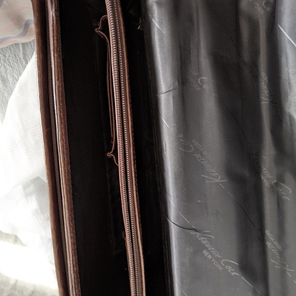 Kenneth Cole Briefcase - Picture 6 of 9